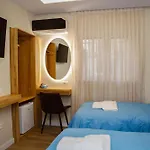 Petite Maison Hermes Center Szálloda 3*
