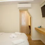 Szálloda Petite Maison Hermes Center 3*