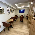 Petite Maison Hermes Center Szálloda 3*