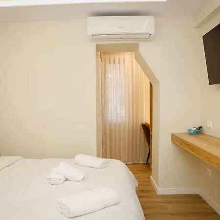 Petite Maison Hermes Center 3*