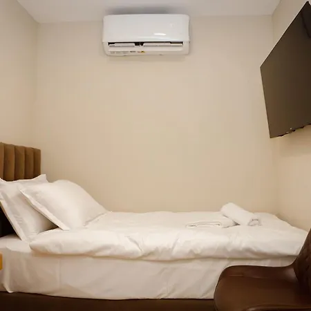 Petite Maison Hermes Center 3*