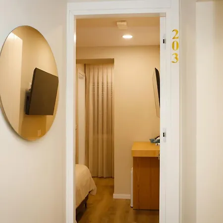 호텔 Petite Maison Hermes Center 티라나