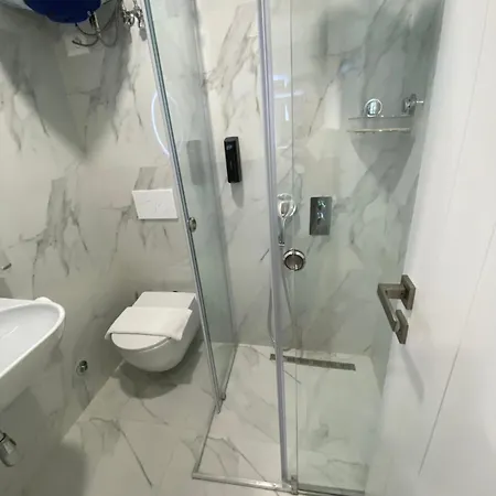 Petite Maison Hermes מלון טיראנה