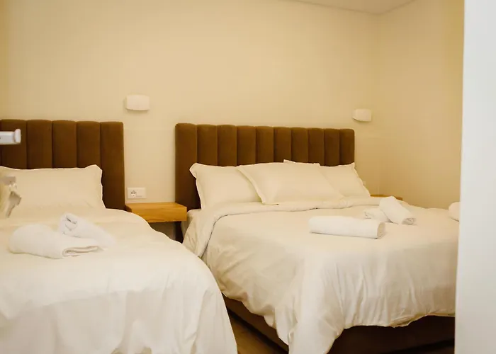 Petite Maison Hermes Center 티라나