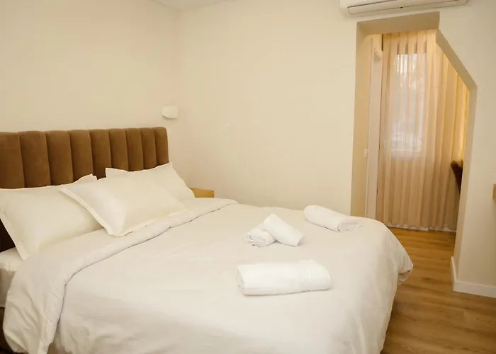 Petite Maison Hermes Center 3* 地拉那