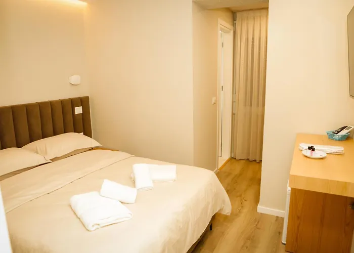 Petite Maison Hermes Center 호텔 티라나