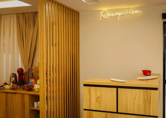 Petite Maison Hermes Center 3* 티라나