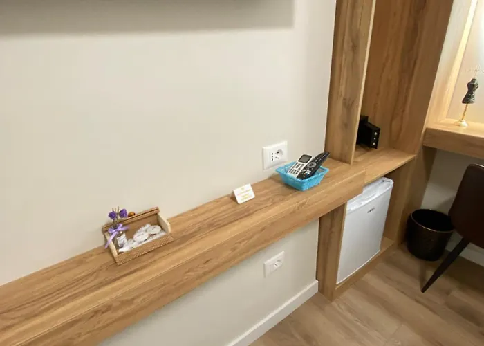 호텔 Petite Maison Hermes Center 3*