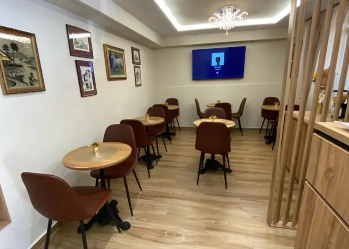 Petite Maison Hermes Center 호텔 3*