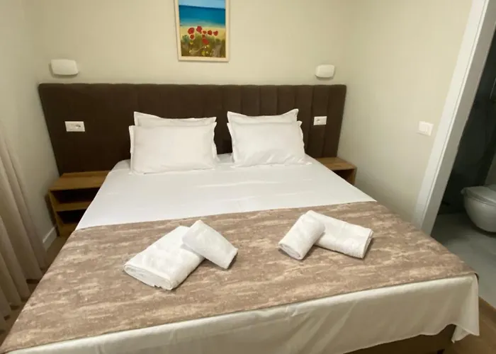 Petite Maison Hermes Center