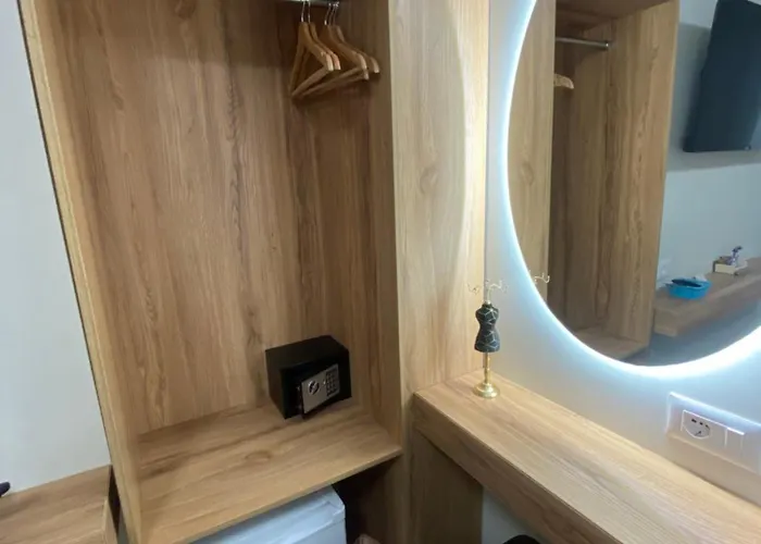 호텔 Petite Maison Hermes Center 3*