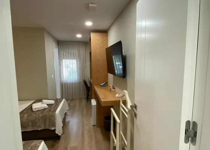 호텔 Petite Maison Hermes Center 3*