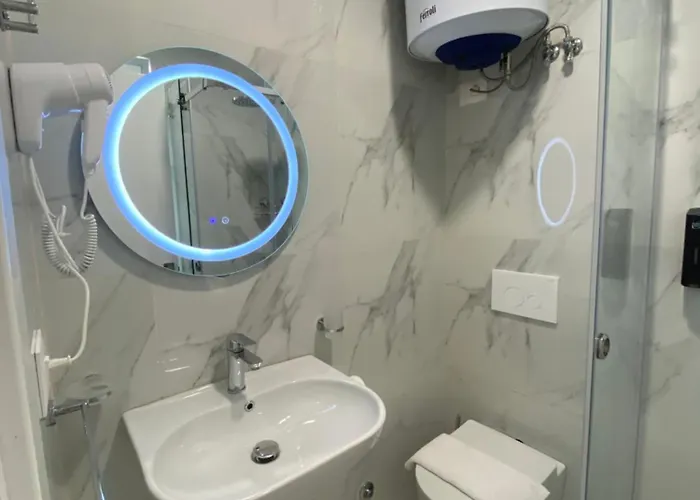 Petite Maison Hermes Center 호텔 3*