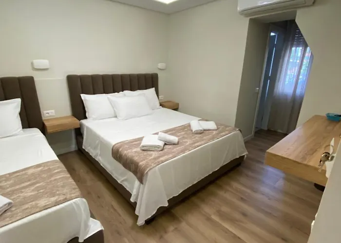 Petite Maison Hermes Center 3* 티라나