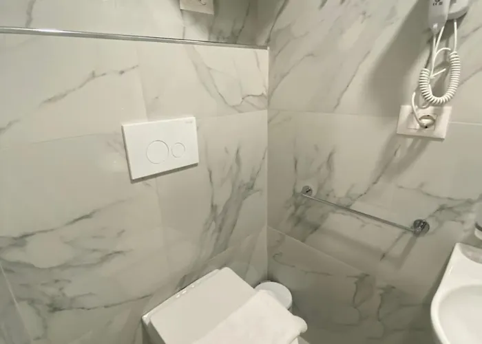 Petite Maison Hermes Center 호텔 티라나