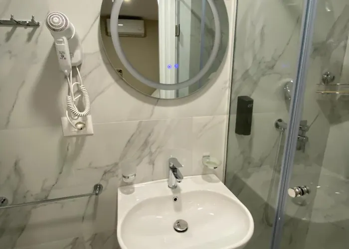 호텔 Petite Maison Hermes Center 티라나