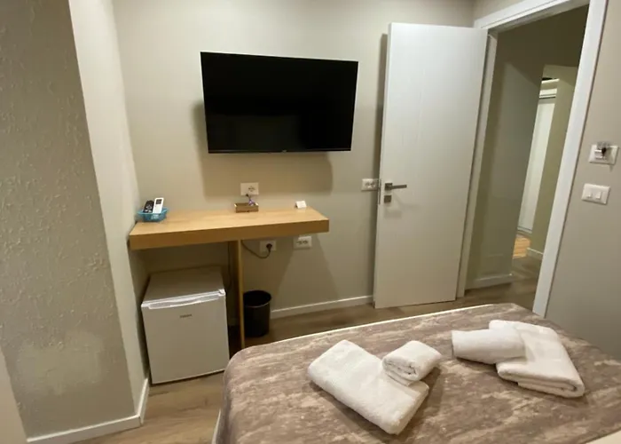 Petite Maison Hermes Center 地拉那