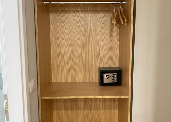 Petite Maison Hermes Center 호텔 티라나