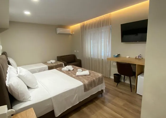 Petite Maison Hermes Center 티라나