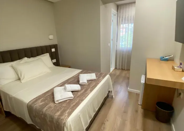 Petite Maison Hermes Center 地拉那