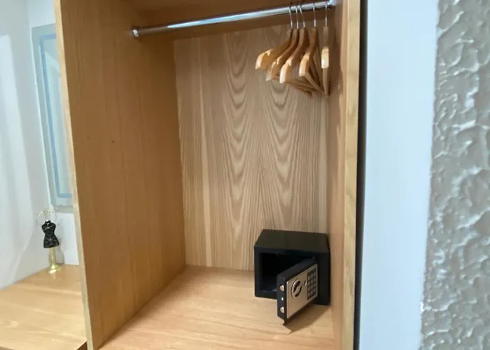 Petite Maison Hermes Center 3* 티라나