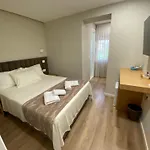 Petite Maison Hermes Center تيرانا