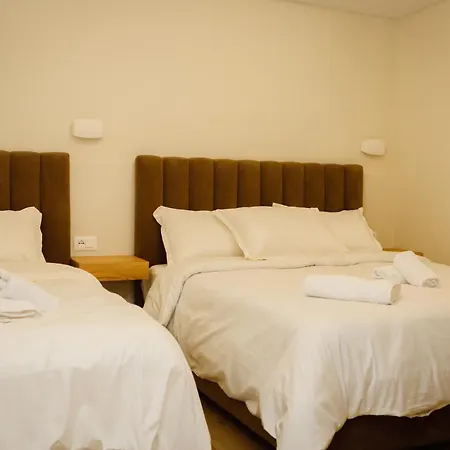 Petite Maison Hermes Center 3* Tirana