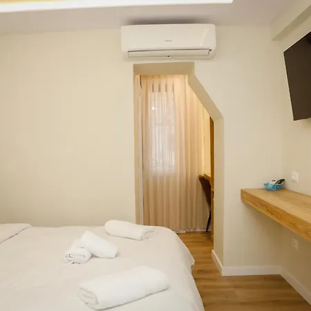 Szálloda Petite Maison Hermes Center 3*