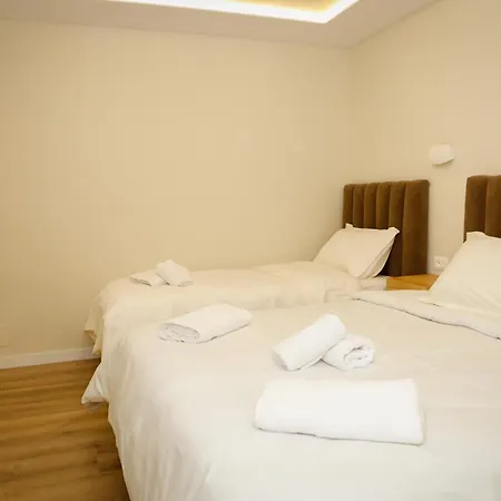 Petite Maison Hermes Center 3* Tirana