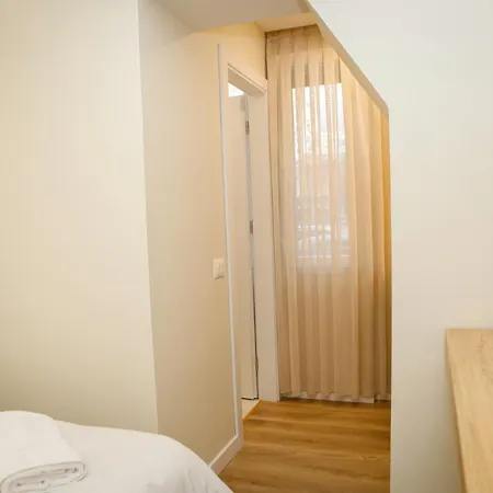 Отель Petite Maison Hermes Center Тирана