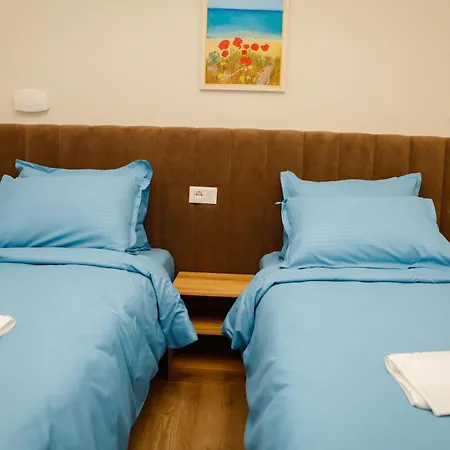 Petite Maison Hermes Center 地拉那