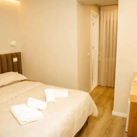 Petite Maison Hermes Center Szálloda Tirana