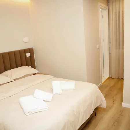 Petite Maison Hermes Center 地拉那