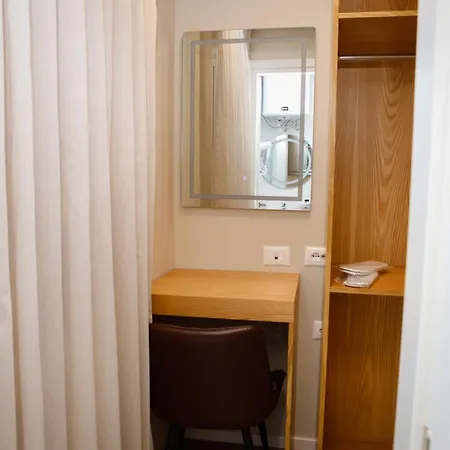 Petite Maison Hermes Center 地拉那