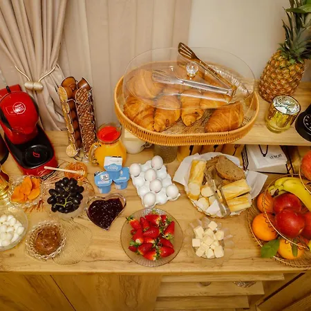 Petite Maison Hermes Center 3* Tirana