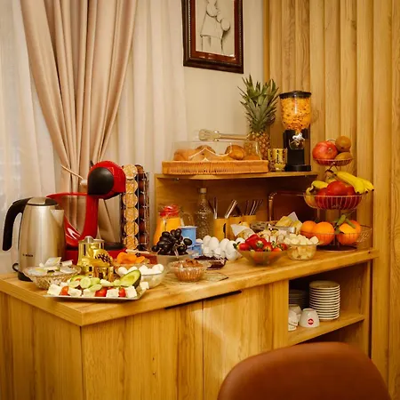 Petite Maison Hermes Center Szálloda