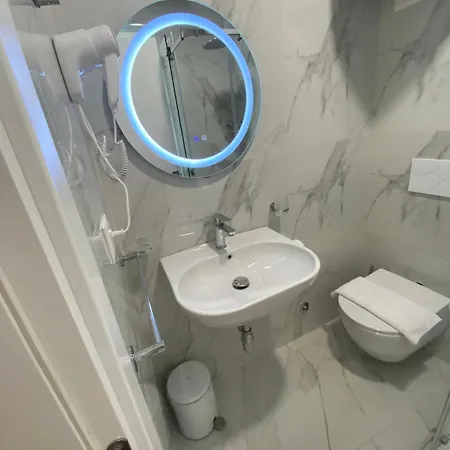 Hotel Petite Maison Hermes 3*