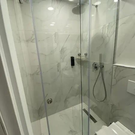 Szálloda Petite Maison Hermes Center 3*