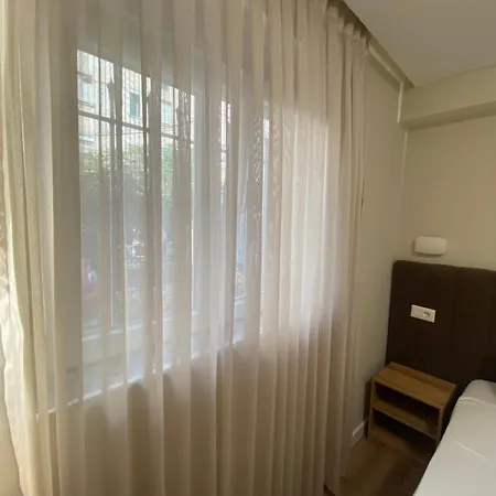 Petite Maison Hermes 3*