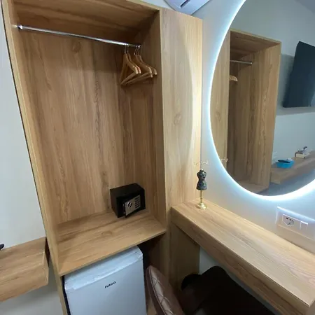 Szálloda Petite Maison Hermes Center 3*