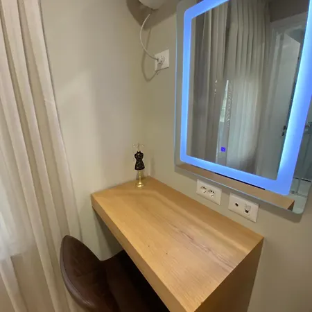 Szálloda Petite Maison Hermes Center 3*