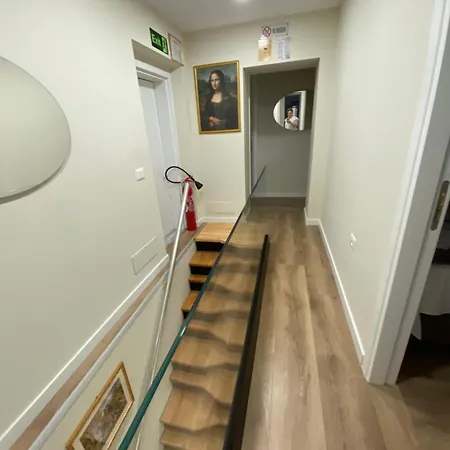 Petite Maison Hermes Center Отель Тирана