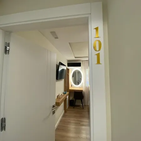 Отель Petite Maison Hermes Center