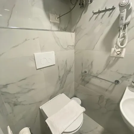 Petite Maison Hermes Center Szálloda Tirana