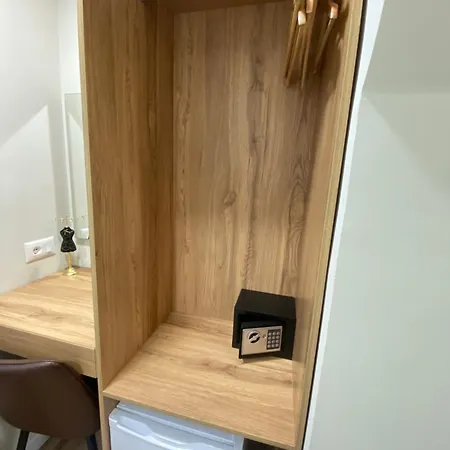 Petite Maison Hermes Center Szálloda