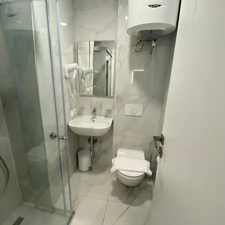 Petite Maison Hermes Center Hotel 3*