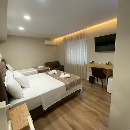 Petite Maison Hermes 3* Tirana