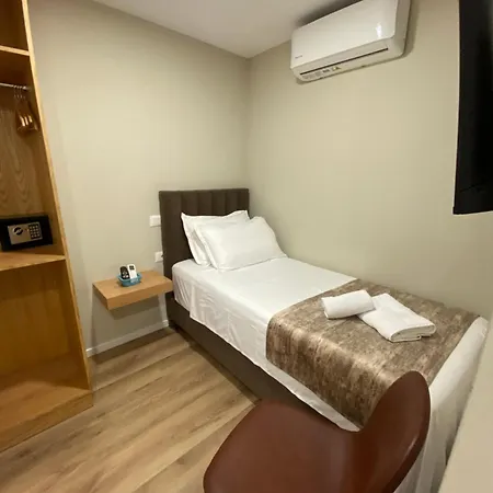 Szálloda Petite Maison Hermes Center