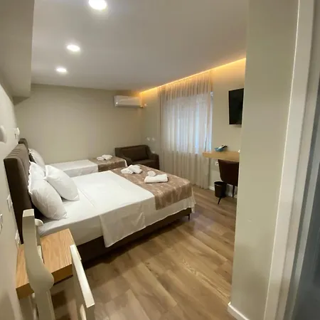 Petite Maison Hermes Center 3* 地拉那