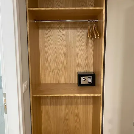 Petite Maison Hermes Center Отель Тирана